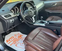 Notranja slika - Mercedes-Benz E-Razred - E 200-LED-ŠIBEDAH-NAVI-USNJE-GRETJE SED-PDC... - 9 - Predogledna slika
