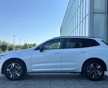 Notranja slika - Volvo XC60 - B5  P  AWD Plus Dark 3 leta garancije + 3 servisi - 8 - Predogledna slika