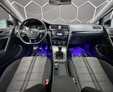 Notranja slika - VW Golf - 2.0 TDI R LINE+PANORAMA+LED+NAVI+GRETJE SEDEZEV... - 9 - Predogledna slika