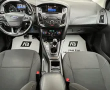 Notranja slika - Ford Focus - 1.LAST+SLO+PDC+TEMP+ALU+LEANPAY - 12 - Predogledna slika
