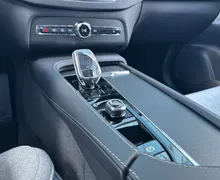 Notranja slika - Volvo XC90 - T8 AWD Ultra Dark 7s 3 leta garancije + 3 servisi. - 19 - Predogledna slika