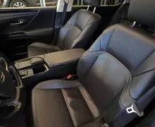 Notranja slika - Lexus ES - 300h Executive Avt.Redno servisiran - 13 - Predogledna slika