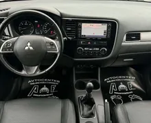 Notranja slika - Mitsubishi Outlander - 2.2D-4X4-XENON-NAVI-KAMERA-LIZING TUJCE-ŠIBEDAH- - 9 - Predogledna slika