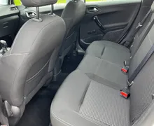 Notranja slika - Peugeot 208 - 1.2 PureTech ACTIVE-1 LASTNICA-59000 km-NAVI-PDC - 9 - Predogledna slika