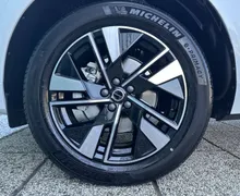 Notranja slika - Volvo XC60 - B5  P  AWD Plus Dark 3 leta garancije + 3 servisi - 9 - Predogledna slika