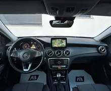 Notranja slika - Mercedes-Benz GLA-Razred - GLA 180+R.KAMERA+USNJE+ALU - 11 - Predogledna slika