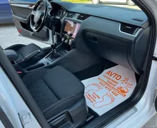 Notranja slika - Škoda Octavia - RS 2.0 TDI-BI-XENON-LED-NAVI-RADAR TEM-PDC-ODLI  268 .. - 12 - Predogledna slika