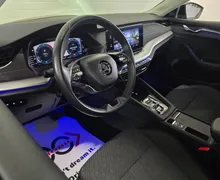 Notranja slika - Škoda Octavia - Combi 2.0 TDI Style DSG- LED.DCC.kamera.HUD.memory - 9 - Predogledna slika