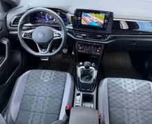 Notranja slika - Volkswagen T-Roc - 1.5 TSI BMT R-Line-SLO-IQ Light-Mrtvi kot-Vzv.kam - 10 - Predogledna slika