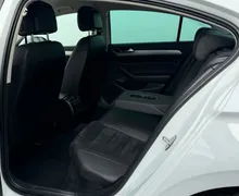 Notranja slika - Volkswagen Passat - 2.0 TDI-R LINE-1 LASTNIK-FUL LED-LIZING ZA TUJCE- - 10 - Predogledna slika