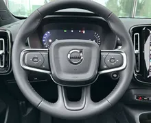 Notranja slika - Volvo XC40 - B3 P Core AT DCT 3 leta garancije + 3 servisi - 14 - Predogledna slika