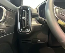 Notranja slika - Volvo XC40 - B4 P Ultra Black Edition 3 leta garancije + 3 se.. - 15 - Predogledna slika