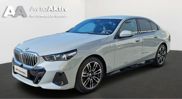 Zunanja slika - BMW Serija 5 - : 520i  AT  M-Sport. iconic glow. HUD. adaptive LED - 1