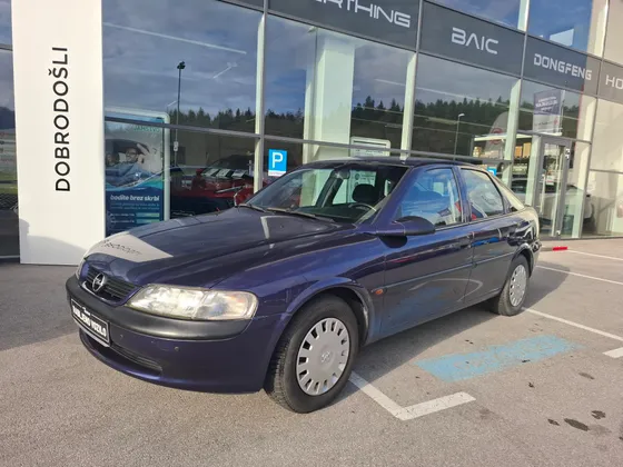 Zunanja slika - Opel Vectra - 1.6i 16V - SLOVENSKO POREKLO + ODLIČNO OHRANJEN - 1