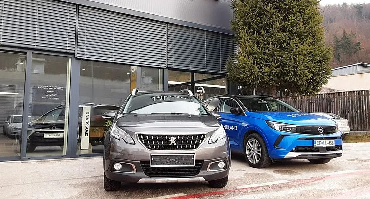 Zunanja slika - Peugeot 2008 - 1.2 PureTech S S ALLURE 81Kw - 1