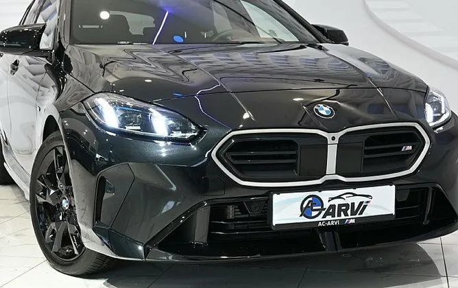 Zunanja slika - BMW Serija 1 - : M135i xDrive-RADAR-KEY-LED-HARMAN-HUD-KAM360 - 1
