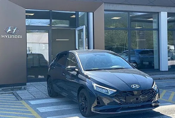 Zunanja slika - Hyundai i20 - 1.0 T-GDI Style DCT°°Black line°°Winter°°Radar - 1