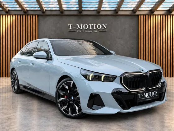 Zunanja slika - BMW serija 5: - 540d xDrive|SALONSKI|Iconic|AV|Pano|ACC|B W| - 1