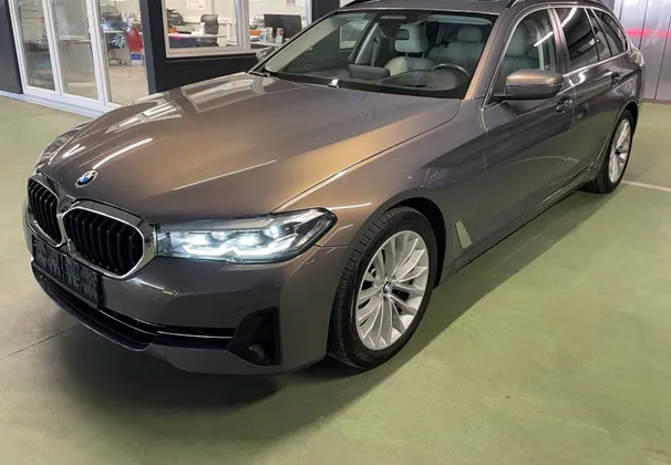 Zunanja slika - BMW Serija 5 - Touring: 530d xDrive Touring Avt. LED.NAVI.KAMERA.OGR.SE - 1