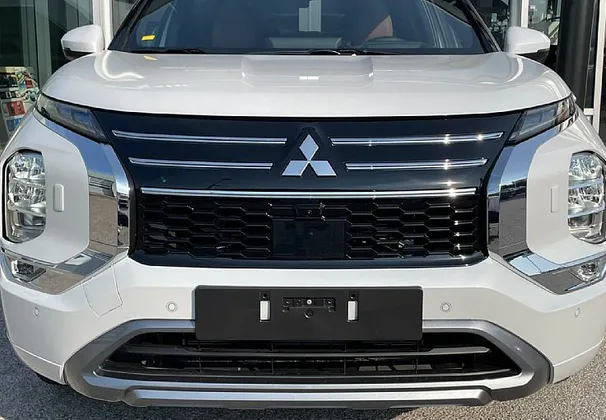 Zunanja slika - Mitsubishi Outlander - PHEV 4WD 2.4 Instyle+ Avt. - 1