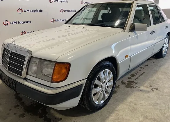 Zunanja slika - Mercedes-Benz E-Razred - 230 BREZ RJE - KLIMATRONIC - ALU - VRHUNSKO STANJE - 1