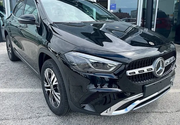 Zunanja slika - Mercedes-Benz GLA-Razred - GLA 180 Progressive Avt.  bež notranjost - 1