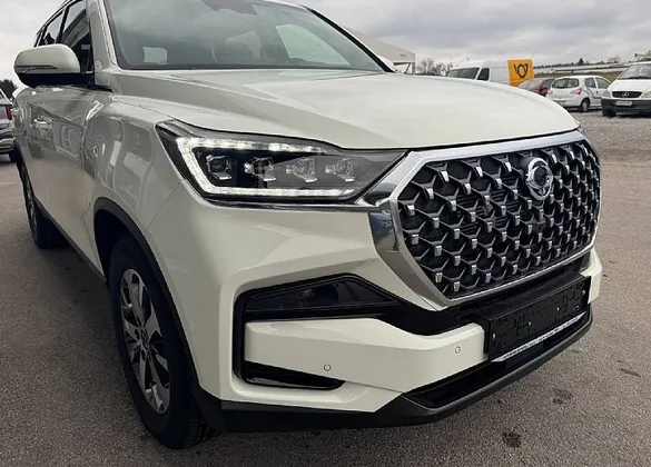 Zunanja slika - SsangYong Rexton - 2.2 XDi Limited 4WD A T 5 Seater - 1