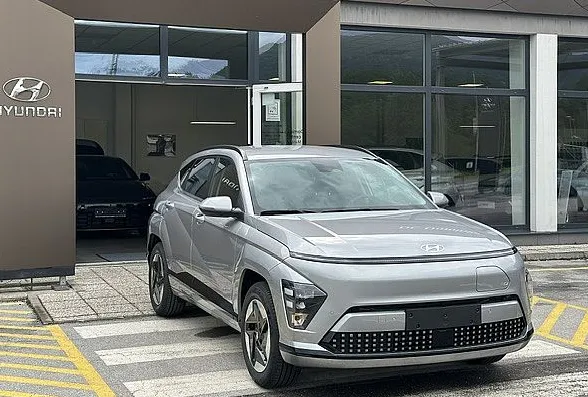 Zunanja slika - Hyundai Kona - EV 65kWh Premium°°Winter°°topl.črp°°ambient - 1