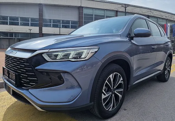 Zunanja slika - BYD Sealion 5 - DM-i COMFORT PHEV - skupni doseg 992 km - 1