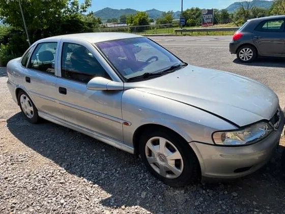 Zunanja slika - Opel Vectra - Opel  1.6i 16V - 1