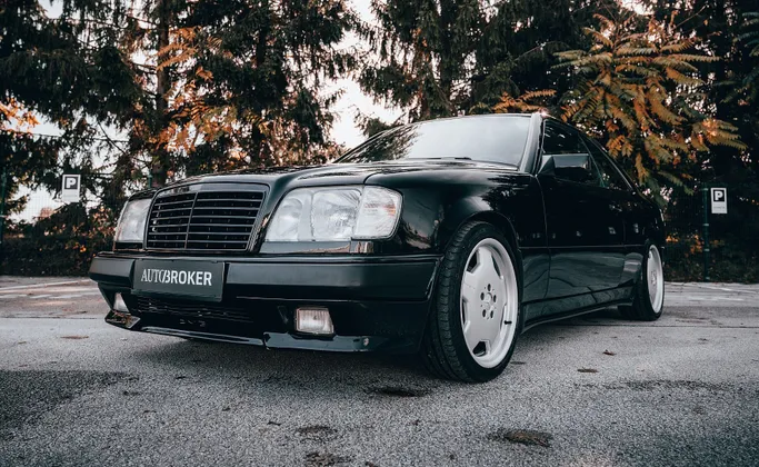 Zunanja slika - Mercedes-Benz E-Razred - CE300 AMG Usnje Starodobnik Strešno okno Klima - 1