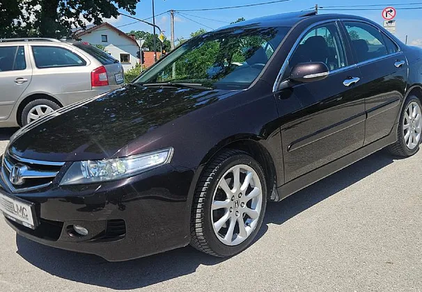 Zunanja slika - Honda Accord - 2.4i EXECUTIVE 190ks  °XENON° °STR.OKNO° °17-COL° - 1