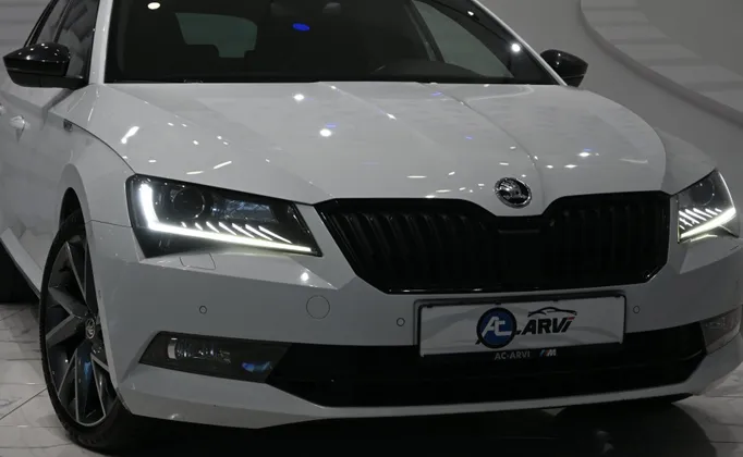 Zunanja slika - Škoda Superb - Combi 4x4 2.0 TDI SportLine DSG-RADAR-DCC-KLJUKA - 1