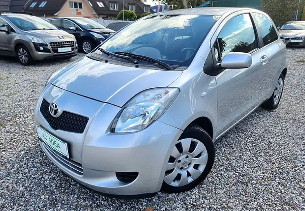 Zunanja slika - Toyota Yaris - 1.3 VVT-i SLOVENSKO POREKLO - BREZ POLOGA - 1