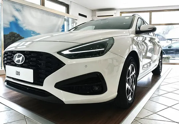Zunanja slika - Hyundai i30 Wagon - 1.5 MPI STYLE-KAMERA-WINTER-REZ.KOLO-ALU-LED-VIDEO - 1
