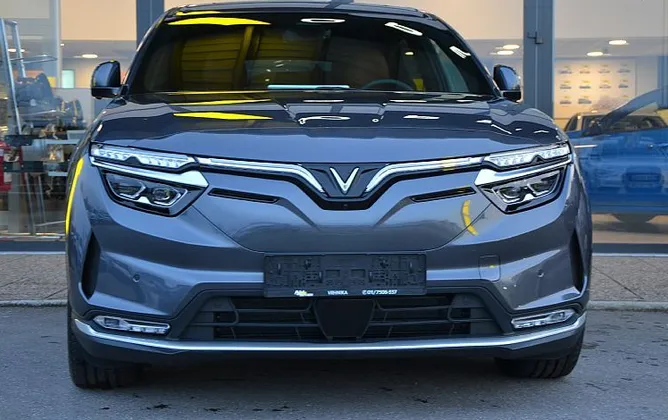 Zunanja slika - Vinfast VF8 - VF 8 PLUS 4X4 - 1