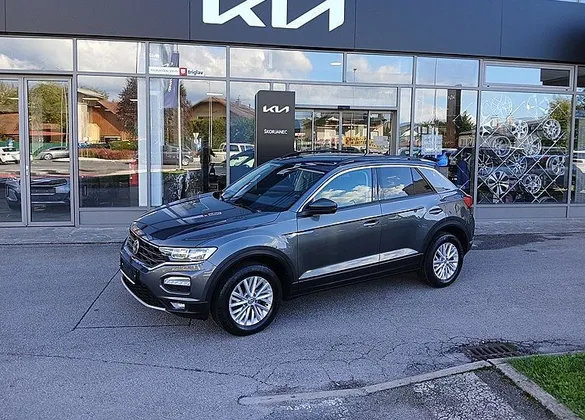 Zunanja slika - Volkswagen T-Roc - 1.6 TDI Style 85  115  SLOVENSKI super avto - 1