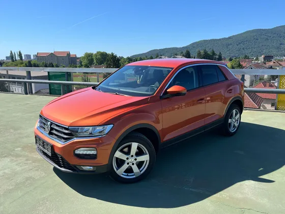 Zunanja slika - Volkswagen T-Roc - 1.6 TDI BMT 2X PDC. NAVI. SAMO 88.645 KM. - 1