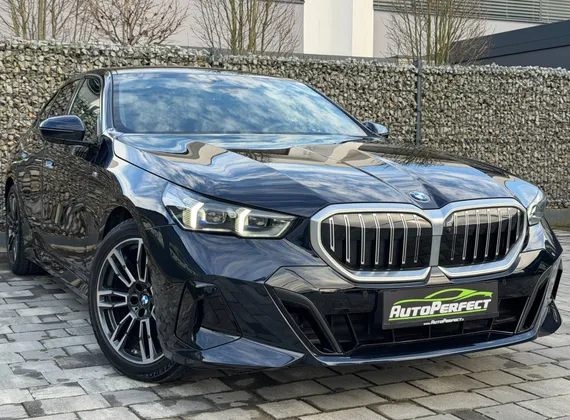Zunanja slika - BMW Serija 5 - : 520d M-PAKET | ICONIC GLOW | HUD | 360° | KLJUKA | - 1