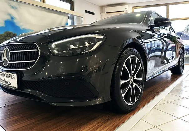Zunanja slika - Mercedes-Benz E-Razred - 220d MHEV AVT-DAB-APPLE-KAMERA-GRETJE-NAVI-VIDEO - 1