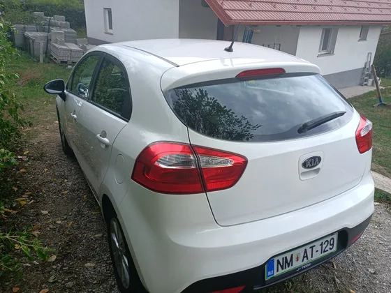 Zunanja slika - KIA Rio - 1,4 CRDi EX Fun - 1