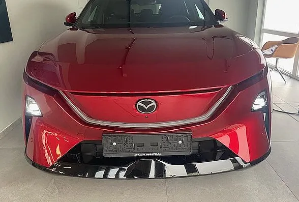Zunanja slika - Mazda CX-6e - 258ps RWD TAKUMI 21 col ČRNO USNJE - 1