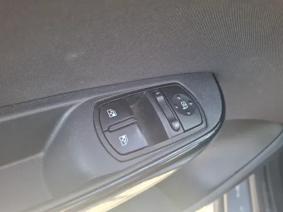 Zunanja slika - Opel Corsa - 1.4 BENCIN - SLOVENSKI + 2. LASTNIK - 1