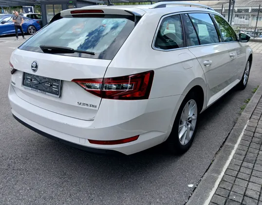 Zunanja slika - Škoda Superb - 2.0 TDI Active Combi DSG 110 kW - 1