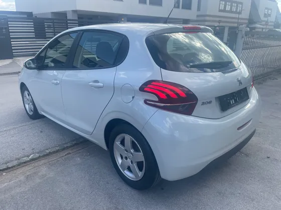 Zunanja slika - Peugeot 208 - 1.2 PureTech 82 ALLURE biserno bele barve - 1