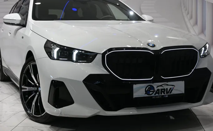 Zunanja slika - BMW Serija 5 - Touring: 540d xDrive-M.SPORT.PRO-RADAR-ICON-KAM360-KEYLE - 1
