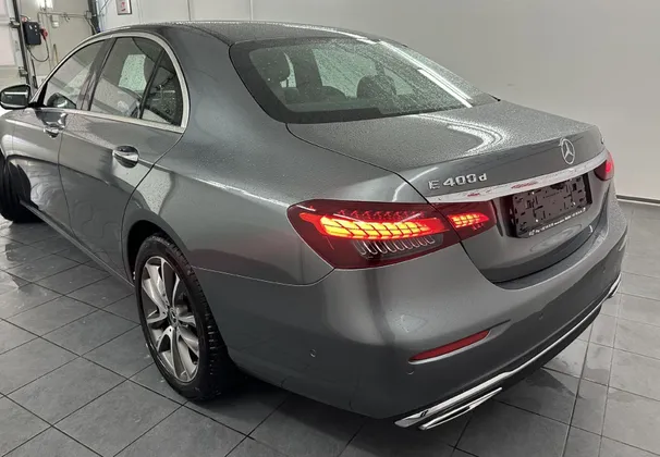Zunanja slika - Mercedes-Benz E-Razred - E 400 d 4MATIC.KAMERA.USNJE.ACC.ZRAČ.VZMETENJE.LE - 1